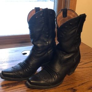 Ariat womens boots size 8.5 GUC